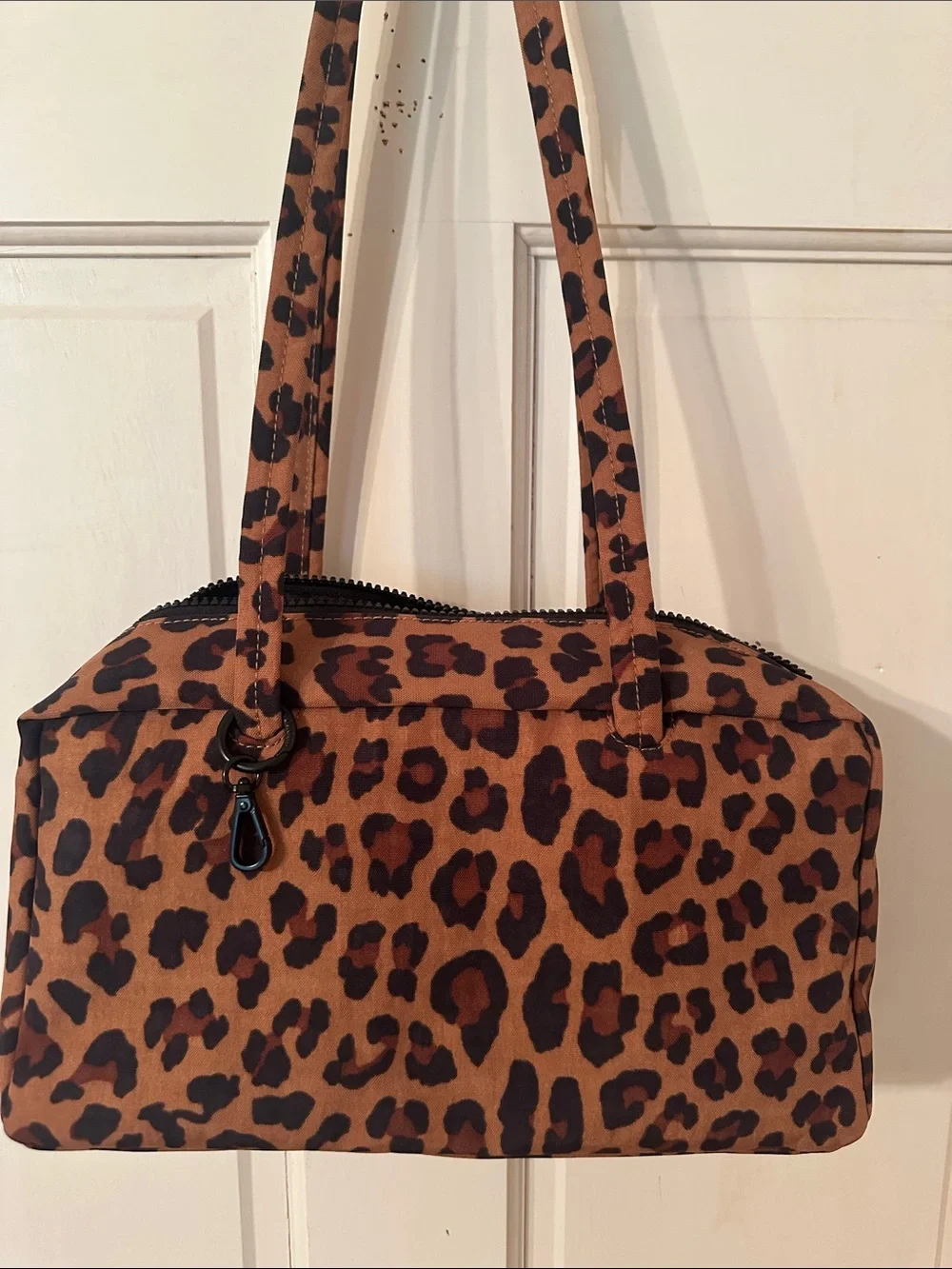 BAGGU Leopard Print Shoulder Bag in Brown and Black - Picture 2 of 3